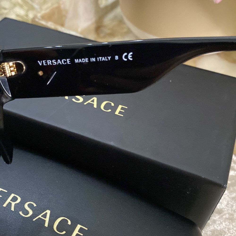 Versace 55MM sunglasses - Picture 9 of 13